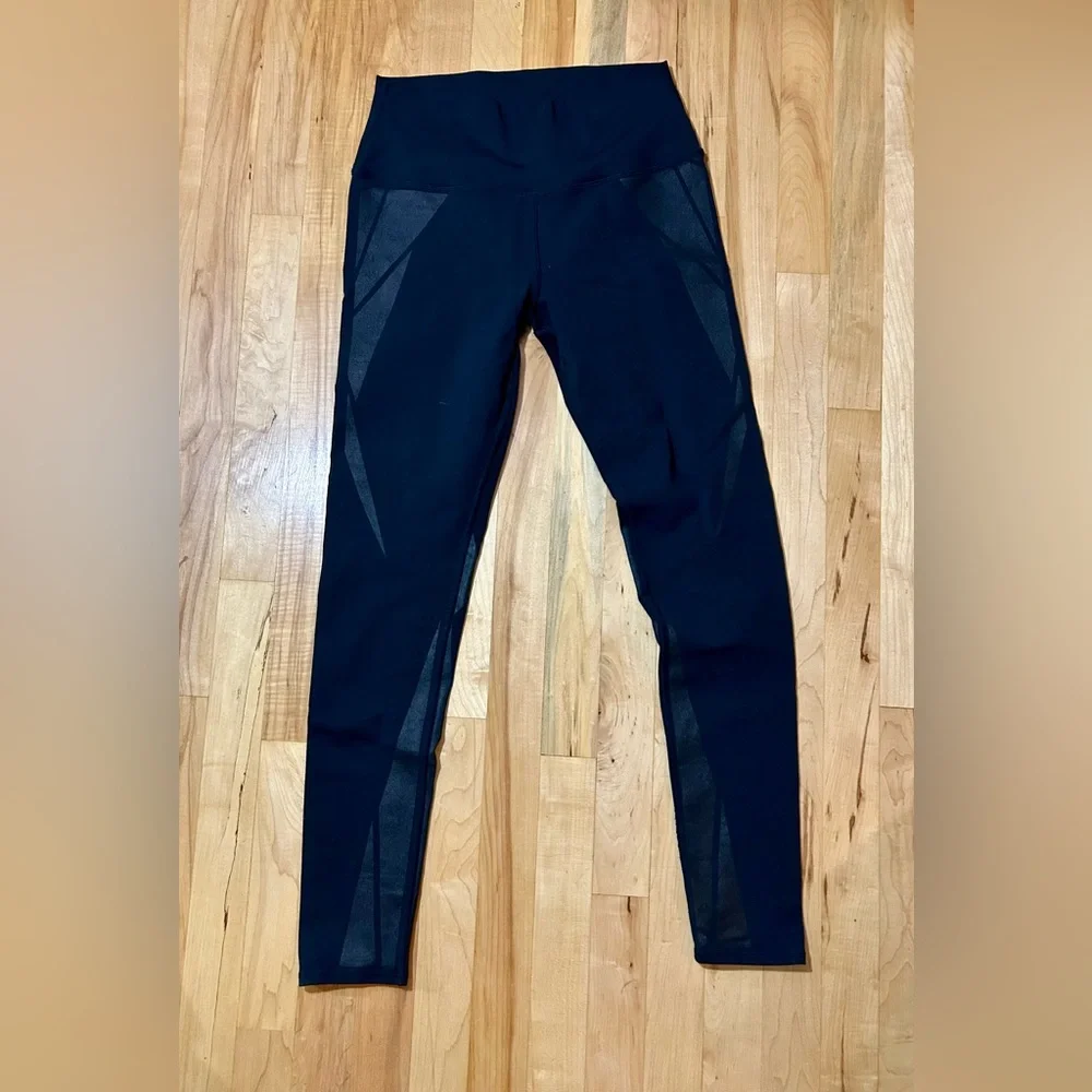 Alo Yoga High Waist Airbrush Facet Leggings in black Size Large - Picture 3 of 7